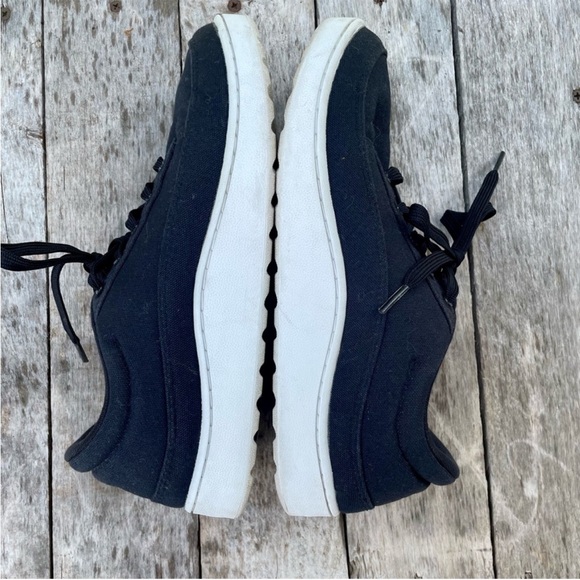 Allbirds women’s Black and White Organic Cotton Pacers Sneakers - Picture 3 of 11